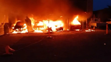 Kebakaran hanguskan rumah dan mobil