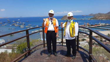 Menko Luhut dan Menteri PUPR di Puncak Waringin, Labuan Bajo.