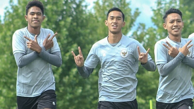 Pemain Timnas Indonesia U-19, Braif Fatari (kiri)