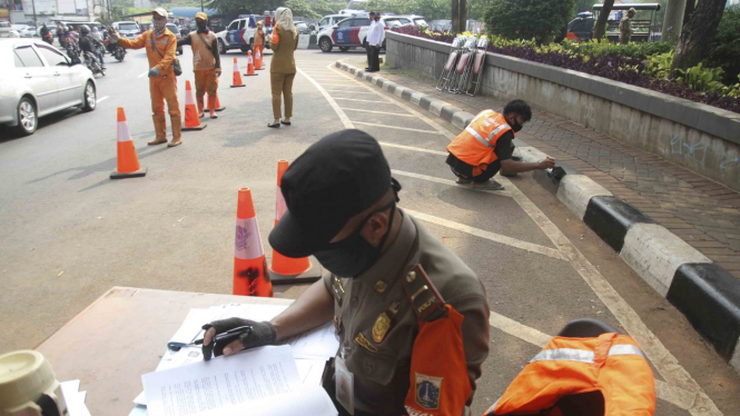 Hari pertama PSBB total