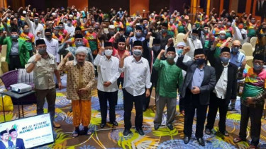 Bakal calon wakil wali kota Surabaya pasangan Machfud Arifin, Mujiaman Sukirno, saat menghadiri deklarasi dukungan Ikatan Keluarga Madura di Surabaya pada Minggu malam, 13 September 2020.