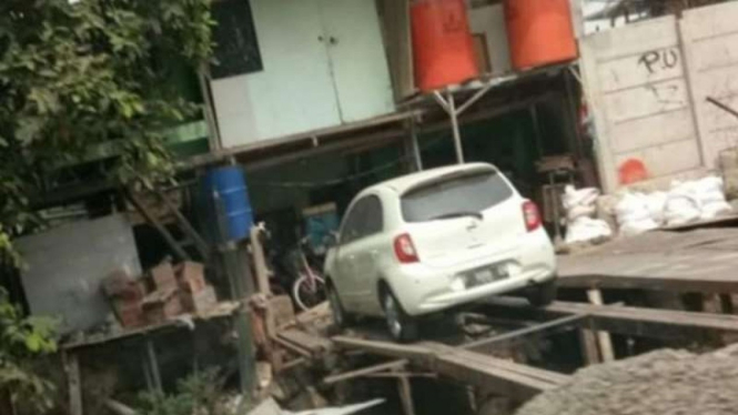 Cara parkir ekstrem 