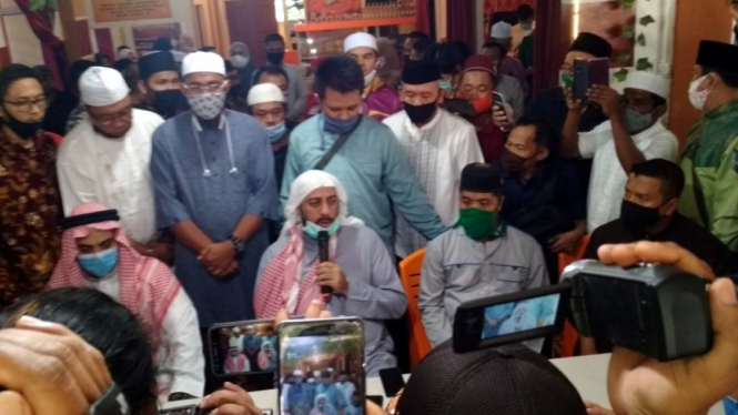 Syekh Ali Jaber menggelar konferensi pers di Lampung terkait penusukan