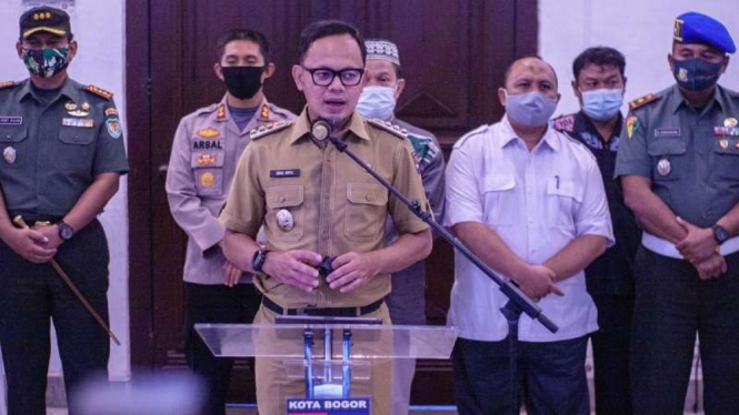 Wali Kota Bima Arya mengumumkan perpanjangan PSBMK itu di Balai Kota Bogor, Senin, 14 September 2020.