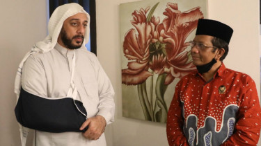 Syekh Ali Jaber (kiri) dan Mahfud MD