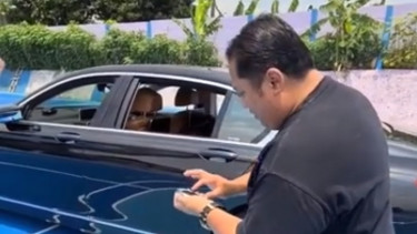 Mobil mewah BMW dikendalikan melalui remote