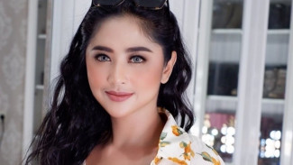 Intip Mobil Mewah Dewi Perssik Seharga Rp2,7 Miliar, Ada Kursi Pijat dan Toilet