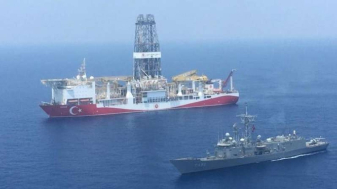 VIVA Militer: Kapal riset Yavuz dikawal kapal perang Angkatan Laut Turki (TDK)