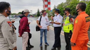 Tim SAR Gabungan saat mencari Helikopter PT NUH di Paniai, Papua.