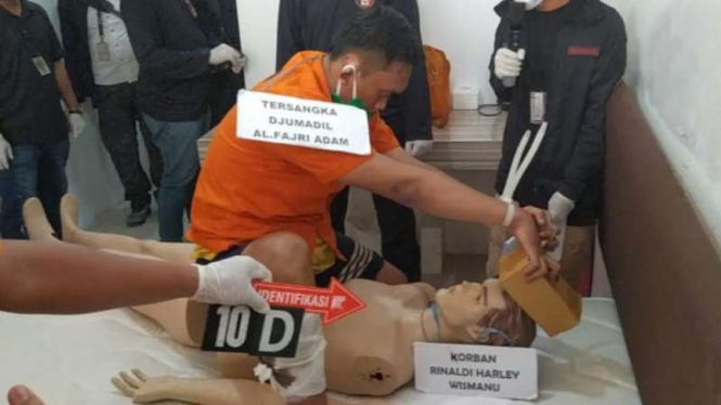 Proses rekonstruksi kasus mutilasi di Apartemen Pasar Baru Mansion.