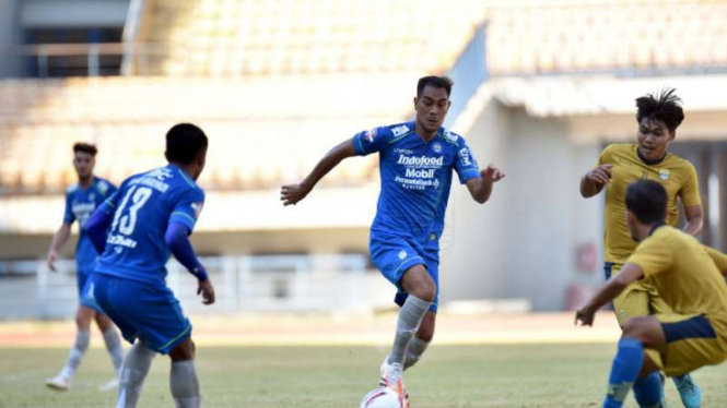 Persib Bandung vs Bandung United.