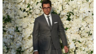 4 Tingkah Kocak Selebriti saat Saksikan Emmy Awards 2020 di Rumah