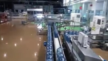 Pabrik Aqua di Cicurug, Sukabumi diterjang banjir