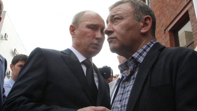 Vladimir Putin dan Arkady Rotenberg berteman sejak masa kanak-kanak.-Getty Images