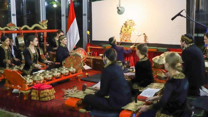 Warga Rusia gelar pertunjukan gamelan dan wayang di Moskow