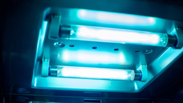 Sinar UV atau ultraviolet.