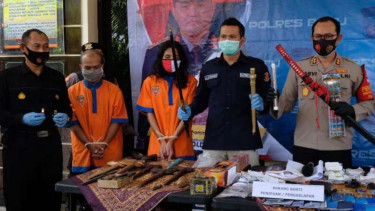 Polres Kota Batu Jawa Timur menangkap dukun palsu.