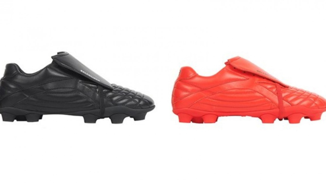 Sepatu bola rilisan Balenciaga