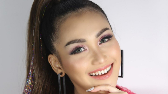 Ayu Ting Ting.