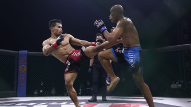 Duel Aep Saepudin versus Lamhot Tambunan di One Pride Fight Night 37