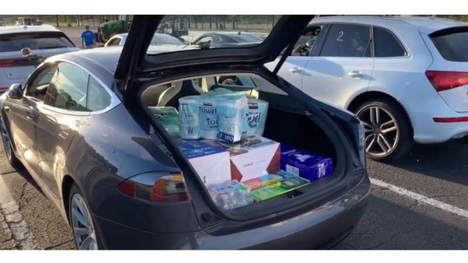 Pemberat ala mobil balap listrik Tesla Model S