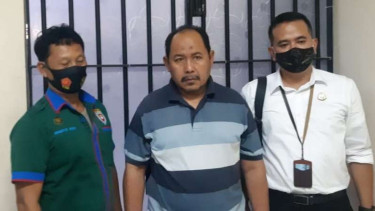 Tim Kejaksaan menangkap Asmadi (55 tahun) di pergudangan Sidomulyo Jalan Kidemang Singo Menggolo, Kecamatan Buduran, Kabupaten Sidoarjo, Jawa Timur, pada Rabu, 30 September 2020.