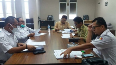 Komisoner dan Ketua Bawaslu Kabupaten Karawang Kursin Kurniawan 