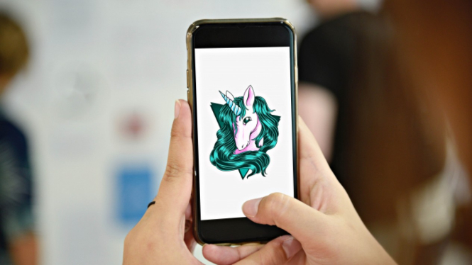 Ilustrasi ponsel. (FOTO: Unsplash/Rawpixel)