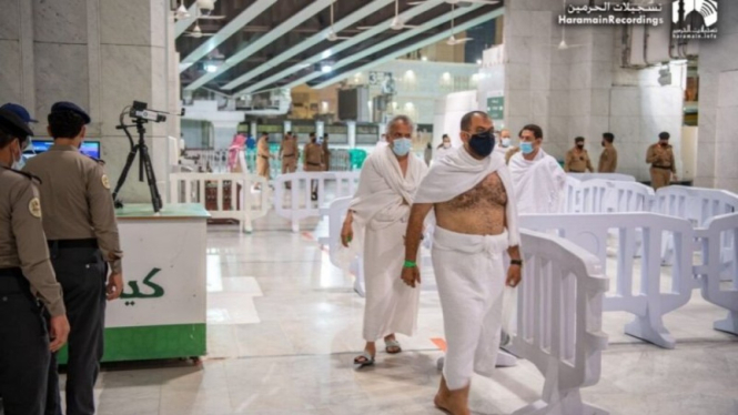 Ibadah umrah perdana di masa pandemi COVID-19