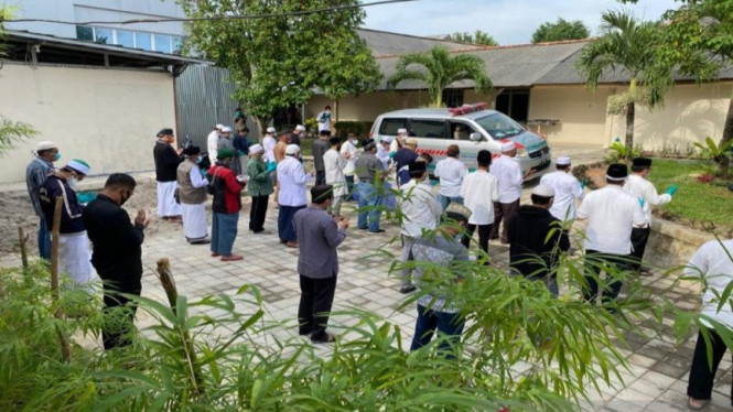 Prosesi pengantaran jenazah Bupati Bangka Tengah, Ibnu Saleh  