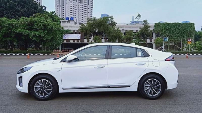 Sisi samping Hyundai Ioniq