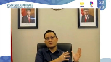 Mensos Ari Batubara pada Stadium Generale Universitas Negeri Semarang, Sabtu (03