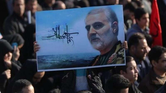 VIVA Militer: Foto mendiang Letnan Jenderal Qassem Soleimani