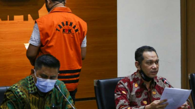Wakil Ketua KPK Nurul Ghufron (kanan) dan Deputi Bidang Penindakan KPK Karyoto