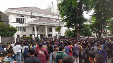 Ricuh di depan Gedung DPRD Jawa Barat