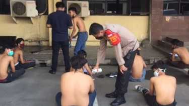 Puluhan pelajar yang ingin demo UU Cipta Kerja ditangkap polisi. (foto ilustrasi)
