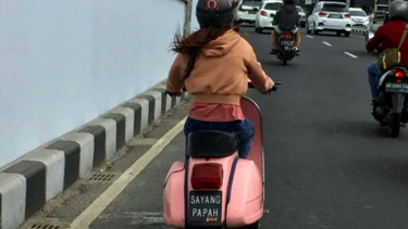 Pemotor wanita yang viral di media sosial