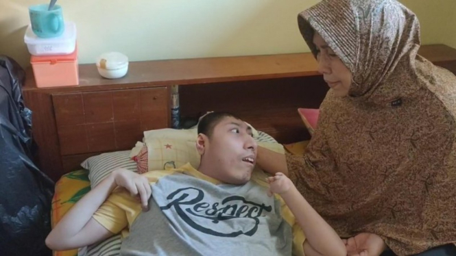 Rizky Anugrah, pria 37 tahun mengalami cacat otak diluar kepala