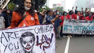 Demo mahasiswa di Patung Kuda soal Omnibus Law