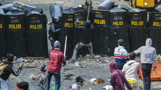 Demo Omnibus Law yang berujung ricuh