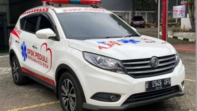 DFSK Glory 580 disulap menjadi mobil Ambulans.