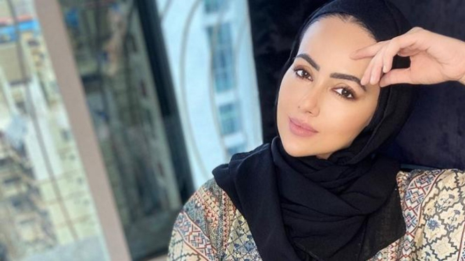 Usai Nyatakan Mundur, Sana Khan Hapus Foto Dunia Hiburan di Instagramnya
