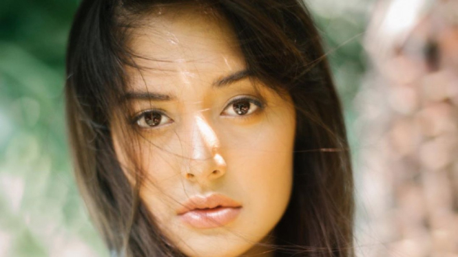 Aurelie Moeremans.