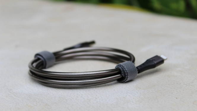 Ilustrasi kabel charger ponsel. (FOTO: Dok. Roboost)