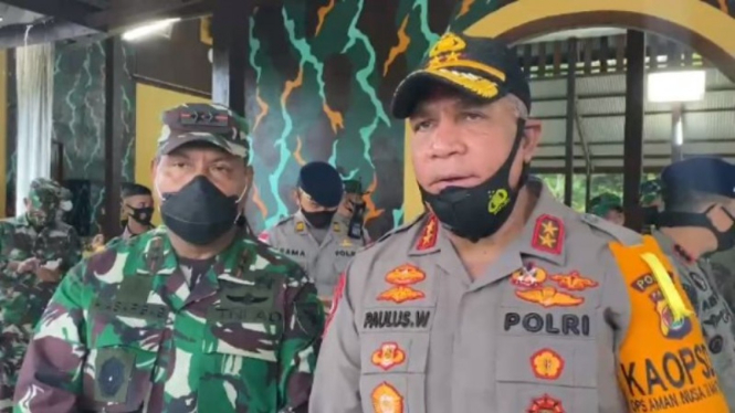 Kapolda Papua Irjen Pol Paulus Waterpauw bersama Pangdam Mayjen Herman Asaribab 
