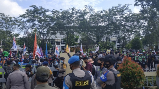 Aliansi Buruh Kalbar tolak UU Cipta Kerja (antara)