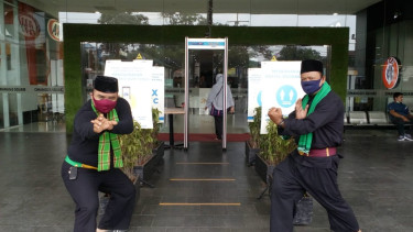 Cegah Kerusuhan, Jawara Kampung Siaga di Mal hingga Stasiun