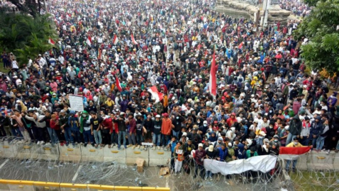 Ilustrasi Pelajar STM ikut demo 1310 tolak Omnibus Law di  Jakarta Pusat.