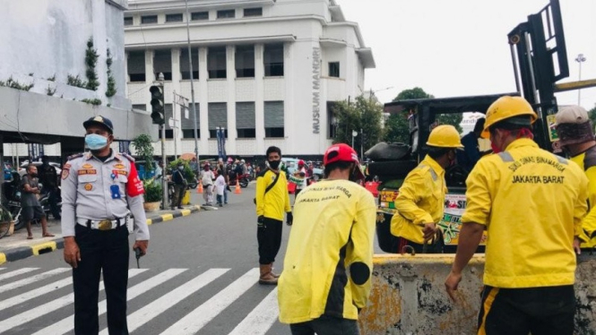Penutupan putaran jalan atau u turn di Jakarta