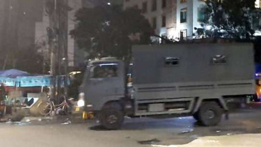 Kendaraan polisi.